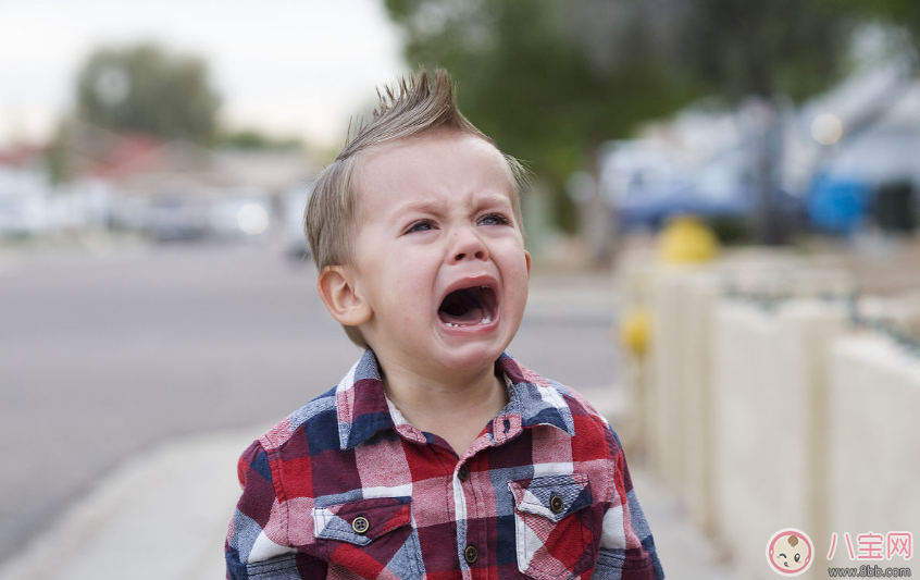 孩子只知道哭解決問(wèn)題怎么改 孩子喜歡用哭威脅爸爸媽媽怎么辦 