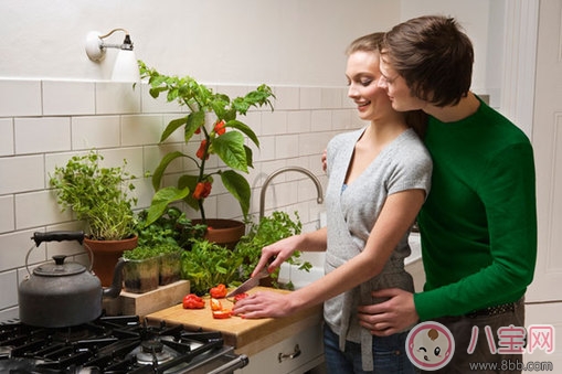 為什么女人做愛時(shí)喜歡男人說臟話 做愛時(shí)常說的話有哪些 為什么女人做愛時(shí)喜歡男人說臟話 做愛時(shí)常說的話有哪些