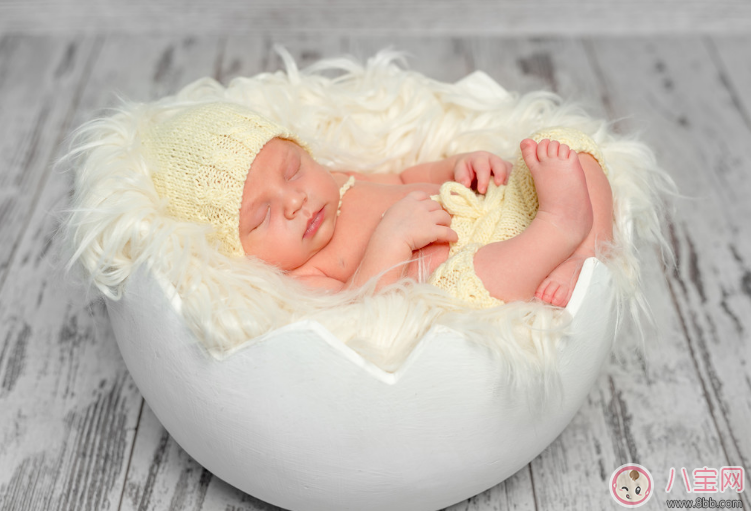 新生兒襁褓真的有用嗎 襁褓的包法適合多大嬰兒