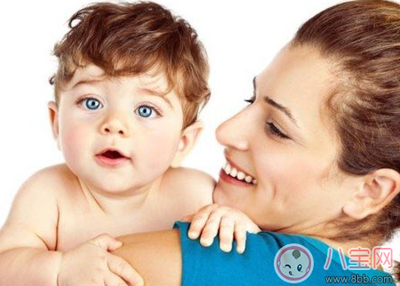 新生兒什么時候能看見東西 新生兒多久會認識媽媽