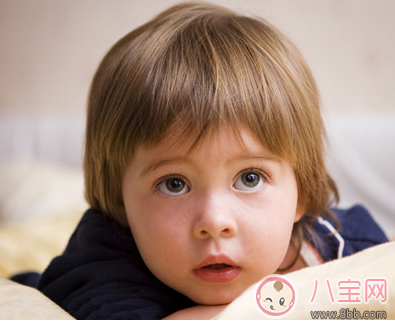 新生兒什么時(shí)候能聽見聲音 寶寶聽不見聲音的表現(xiàn)