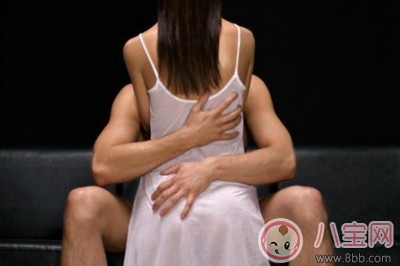 第一次做愛的時候男人要不要戴套 男人戴套的時候女人在想什么 第一次做愛的時候男人要不要戴套 男人戴套的時候女人在想什么