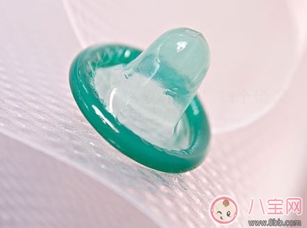 第一次做愛的時候男人要不要戴套 男人戴套的時候女人在想什么 第一次做愛的時候男人要不要戴套 男人戴套的時候女人在想什么