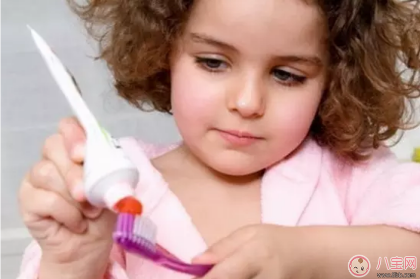 小孩子不喜歡用牙膏刷牙怎么辦 如何讓寶寶愛上刷牙