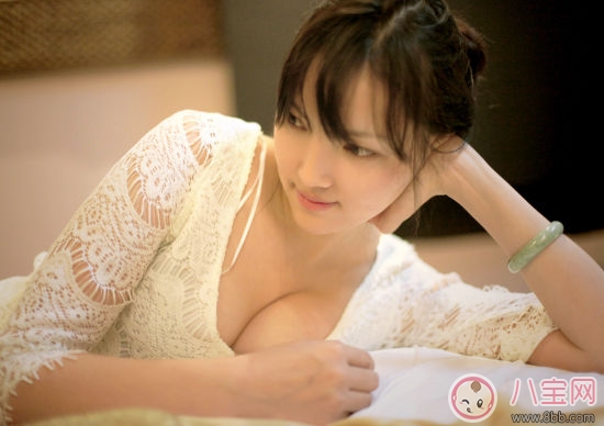 女人的胸部摸起來到底有多軟 親吻女人胸部是什么感覺 女人的胸部摸起來到底有多軟 親吻女人胸部是什么感覺