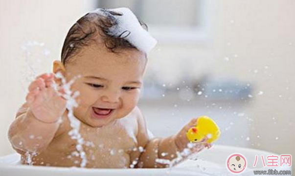 給寶寶喂奶之后洗澡影響消化嗎 什么時(shí)候不適合給小孩洗澡2018