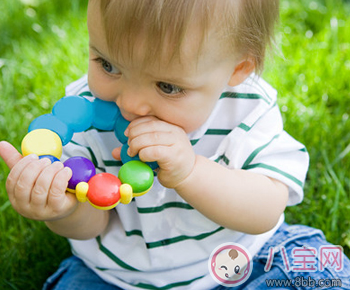 怎么和一歲半寶寶相處 一歲半寶寶調皮不聽話怎么管教
