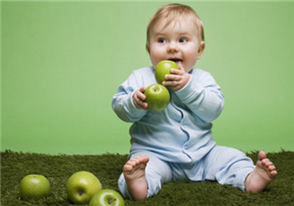怎么和一歲半寶寶相處 一歲半寶寶調皮不聽話怎么管教