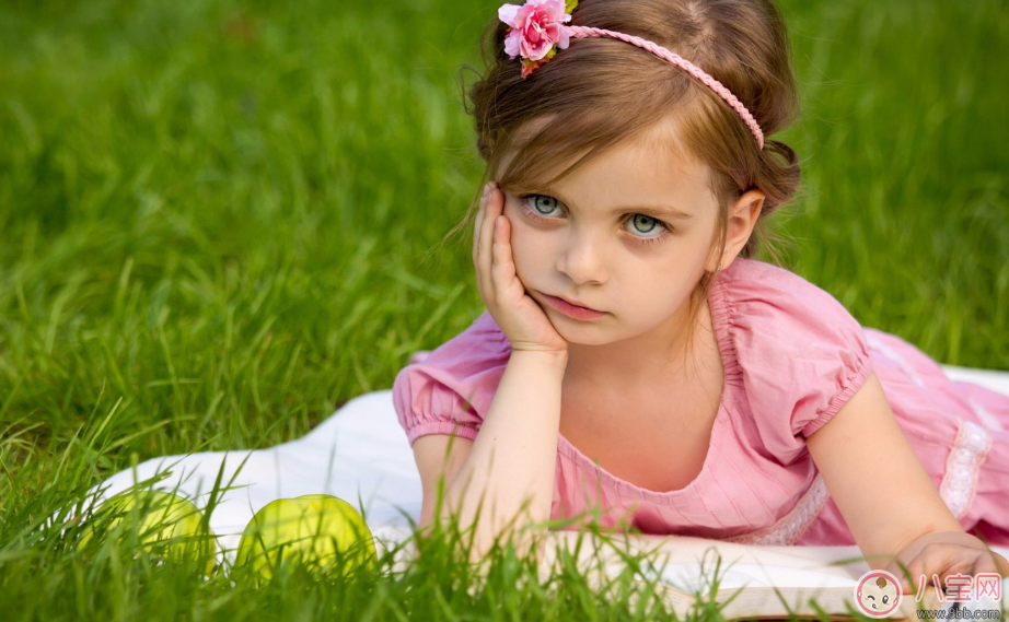 孩子在路上要吃零食哭鬧怎么辦 怎么安撫在路上發(fā)脾氣的孩子