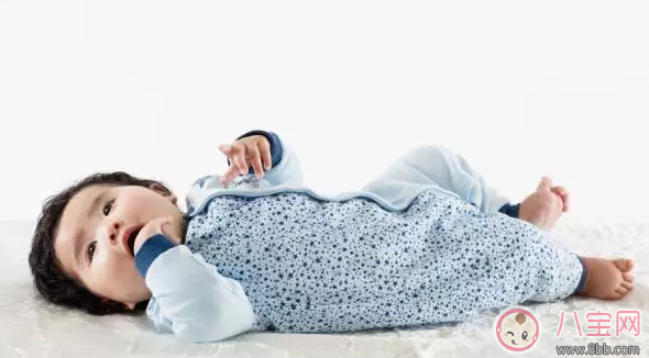寶寶翻身的三大信號2018 寶寶哪些動作意味著要翻身了