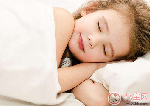 孩子什么時(shí)候分床睡比較好 寶寶分床睡的小技巧 孩子什么時(shí)候分床睡比較好 寶寶分床睡的小技巧