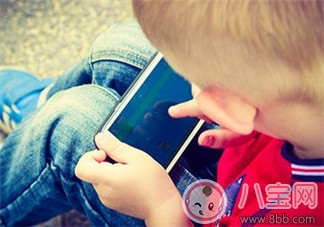 假期孩子沉迷于手機怎么辦 如何合理安排孩子假期生活