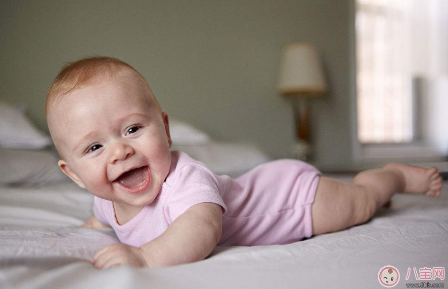 笑得越早的嬰兒越聰明嗎 寶寶笑的早說(shuō)明什么