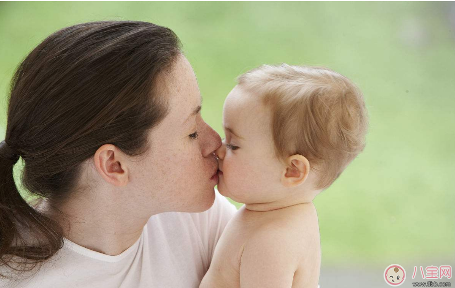 大人可以親吻寶寶嗎 什么情況下媽媽不能親吻寶寶