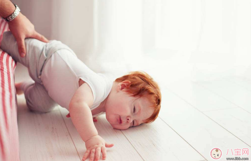 小孩子摔倒了要不要扶 孩子摔倒了要馬上扶起來嗎