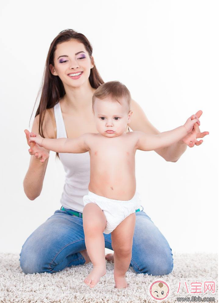 小孩子摔倒了要不要扶 孩子摔倒了要馬上扶起來嗎