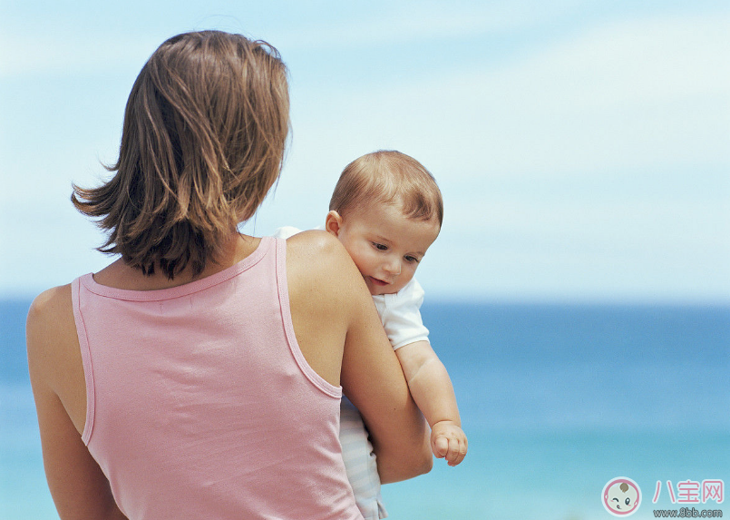 新生兒怎樣抱才舒服 寶寶應該怎么抱才舒適