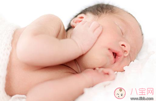 冬天寶寶滿月后可以出門嗎 滿月寶寶應怎樣護理 冬天寶寶滿月后可以出門嗎 滿月寶寶應怎樣護理