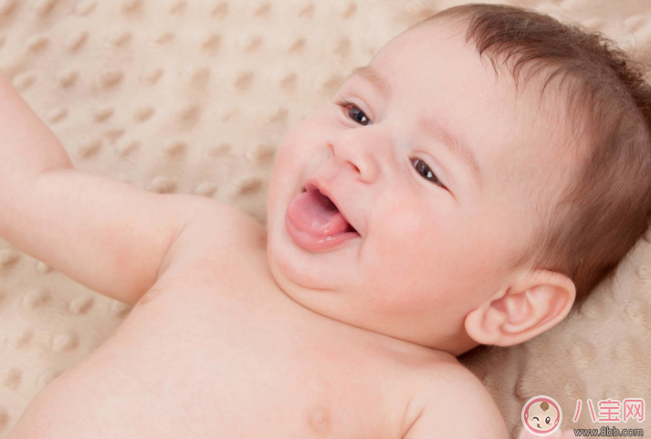 冬天寶寶滿月后可以出門嗎 滿月寶寶應怎樣護理 冬天寶寶滿月后可以出門嗎 滿月寶寶應怎樣護理