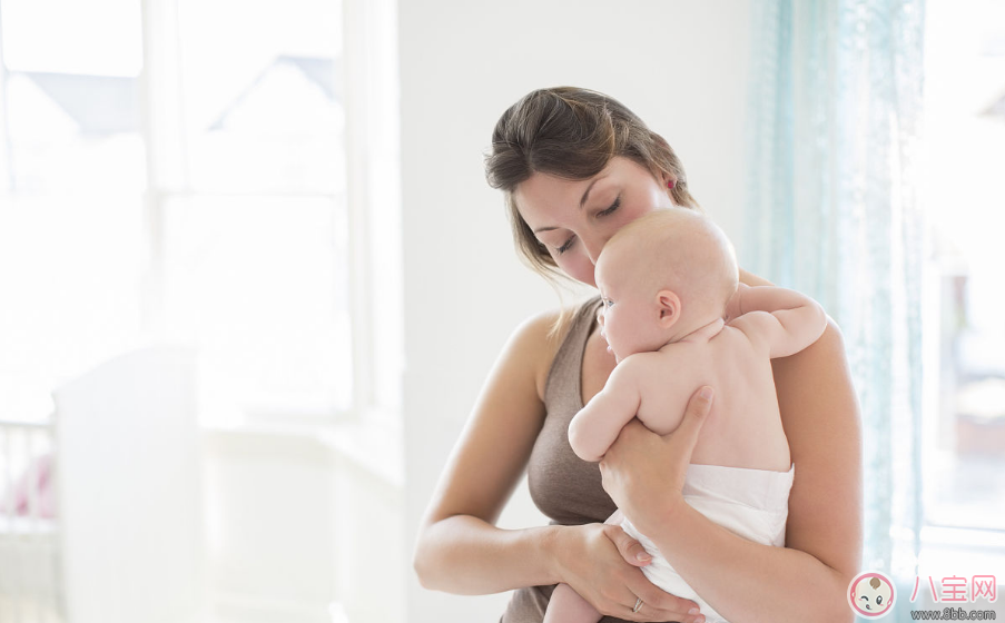 新生兒怎樣抱才舒服 寶寶應該怎么抱才舒適