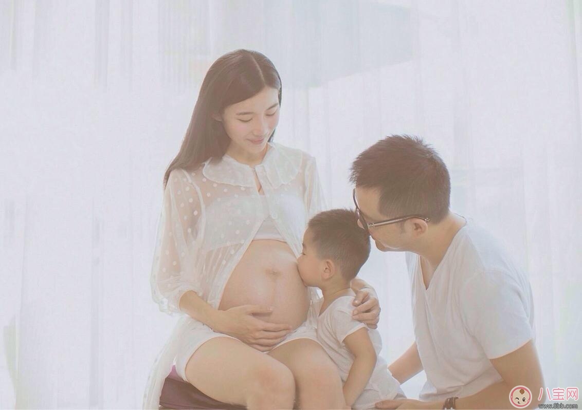 懷二胎后怎樣告訴大寶 媽媽懷二胎時如何照顧大寶