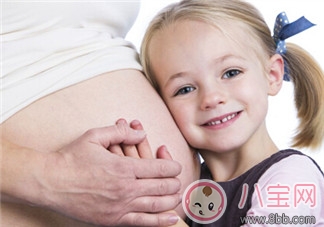 懷二胎后怎樣告訴大寶 媽媽懷二胎時如何照顧大寶
