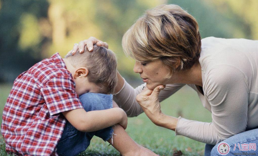 3歲小孩打人扔?xùn)|西怎么辦 3歲前寶寶愛打人如何教育