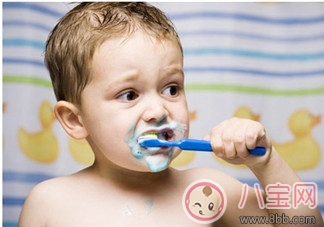 孩子乳牙發黃怎么辦 孩子乳牙日常護理 孩子乳牙發黃怎么辦 孩子乳牙日常護理