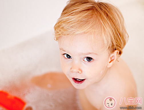 孩子發燒后能不能洗澡 哪種情況不宜給寶寶洗澡