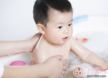 孩子發燒后能不能洗澡 哪種情況不宜給寶寶洗澡