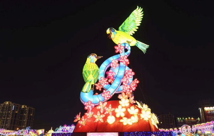 元宵節(jié)和家人看燈會(huì)的心情說說 和家人看燈會(huì)的句子說說朋友圈