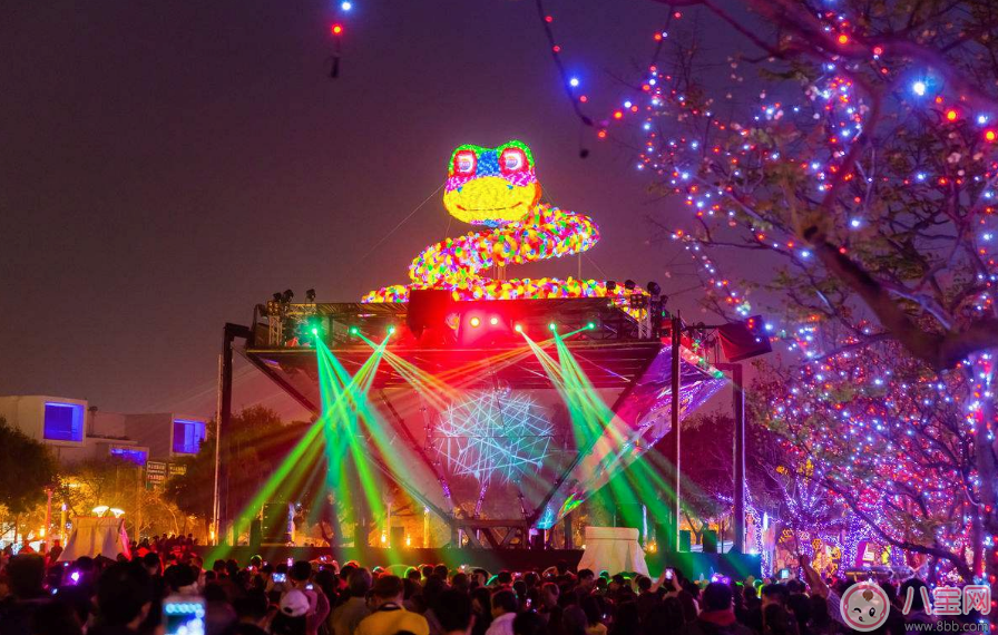 元宵節(jié)和家人看燈會(huì)的心情說說 和家人看燈會(huì)的句子說說朋友圈