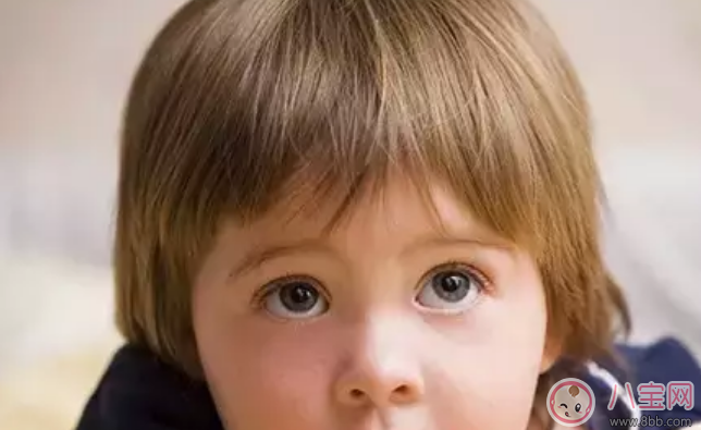 2歲寶寶經常自言自語怎么辦 寶寶自言自語是變聰明的特征嗎 2歲寶寶經常自言自語怎么辦 寶寶自言自語是變聰明的特征嗎