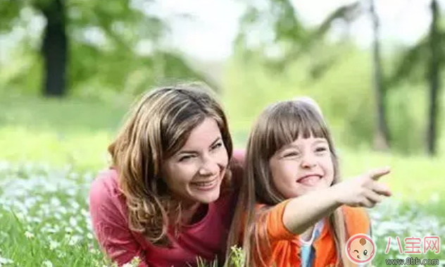 2歲寶寶經常自言自語怎么辦 寶寶自言自語是變聰明的特征嗎 2歲寶寶經常自言自語怎么辦 寶寶自言自語是變聰明的特征嗎