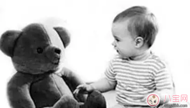 2歲寶寶經常自言自語怎么辦 寶寶自言自語是變聰明的特征嗎 2歲寶寶經常自言自語怎么辦 寶寶自言自語是變聰明的特征嗎