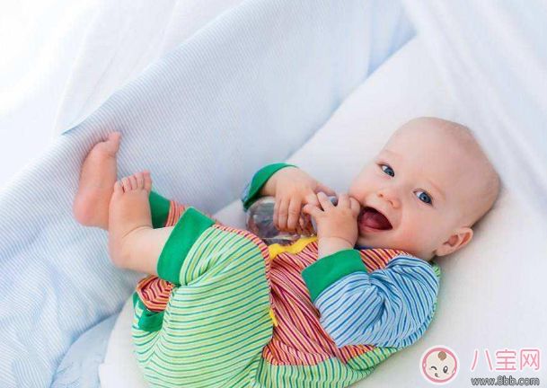 產(chǎn)后初乳有什么優(yōu)點2018 寶寶吃母乳奶粉差別嗎