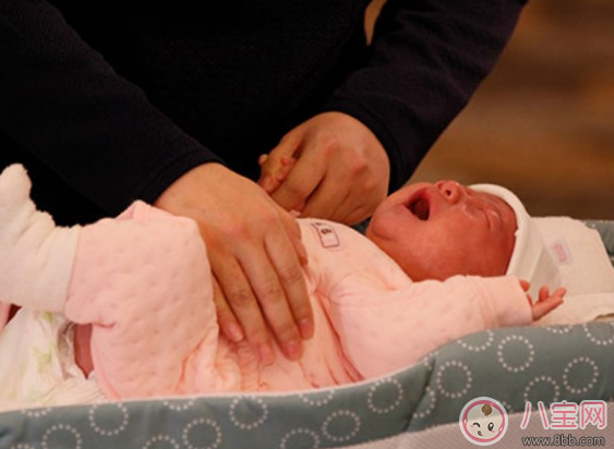 寶寶積食了腹瀉不讓他吃飯好嗎 寶寶積食腹瀉不吃益生菌有效果嗎