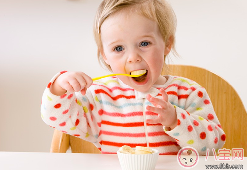寶寶總是嗆食怎么辦 預(yù)防寶寶嗆食小妙招