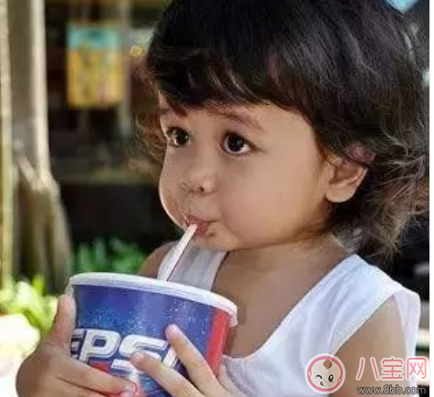 小孩喝碳酸飲料牙齒會溶解嗎 喝碳酸飲料對牙齒的危害 小孩喝碳酸飲料牙齒會溶解嗎 喝碳酸飲料對牙齒的危害