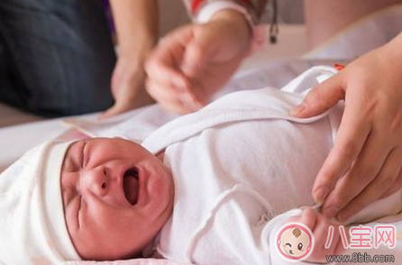 新生兒哭鬧不睡覺怎么回事 新生兒愛哭怎么安撫 新生兒哭鬧不睡覺怎么回事 新生兒愛哭怎么安撫