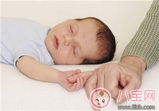 八個月寶寶不睡覺怎么回事 怎么才能讓寶寶乖乖睡覺 