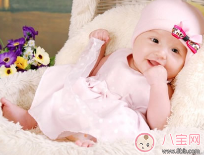 1歲寶寶不會說話正常嗎 寶寶一直咿呀說話怎么辦