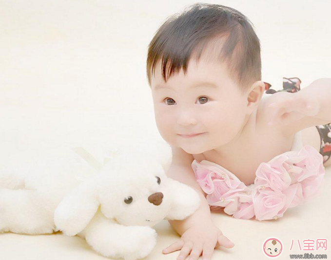 1歲寶寶不會說話正常嗎 寶寶一直咿呀說話怎么辦