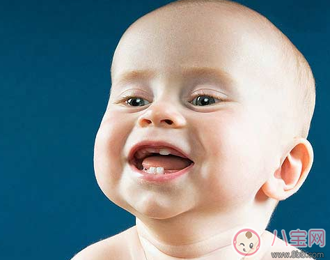 寶寶長牙發燒正常嗎 為什么寶寶長牙期會發燒