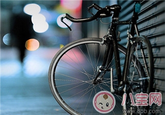 孩子生病不能陪在身邊的心情說說 孩子生病了不在身邊說說句子