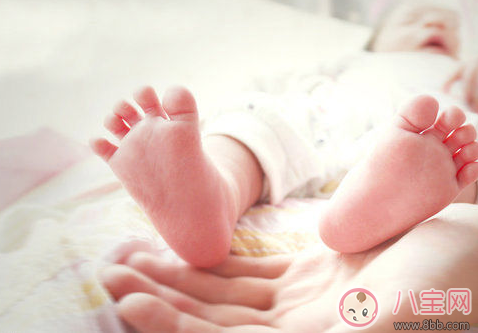 寶寶發(fā)燒用酒精擦拭好不好 孩子發(fā)燒怎樣物理降溫 寶寶發(fā)燒用酒精擦拭好不好 孩子發(fā)燒怎樣物理降溫