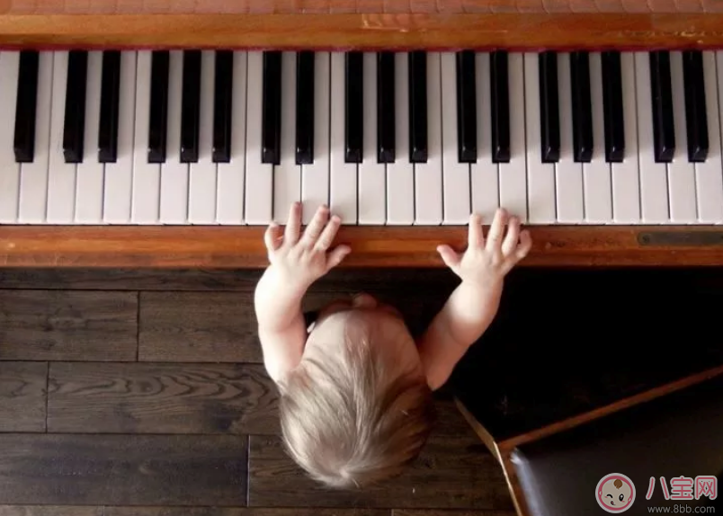 彈鋼琴彈會導致近視是真的嗎 為什么練鋼琴的孩子多數都近視 彈鋼琴彈會導致近視是真的嗎 為什么練鋼琴的孩子多數都近視