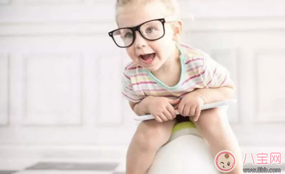 訓練孩子上廁所的最佳時期 太早訓練寶寶上廁所好不好