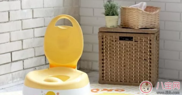 訓練孩子上廁所的最佳時期 太早訓練寶寶上廁所好不好