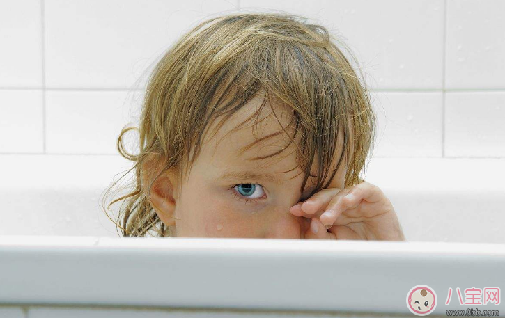 孩子總揉眼睛怎么回事 孩子總是揉眼睛原因是什么